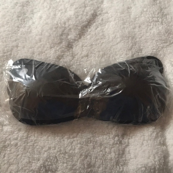 Strapless/backless Sticky Bra - Picture 1 of 3